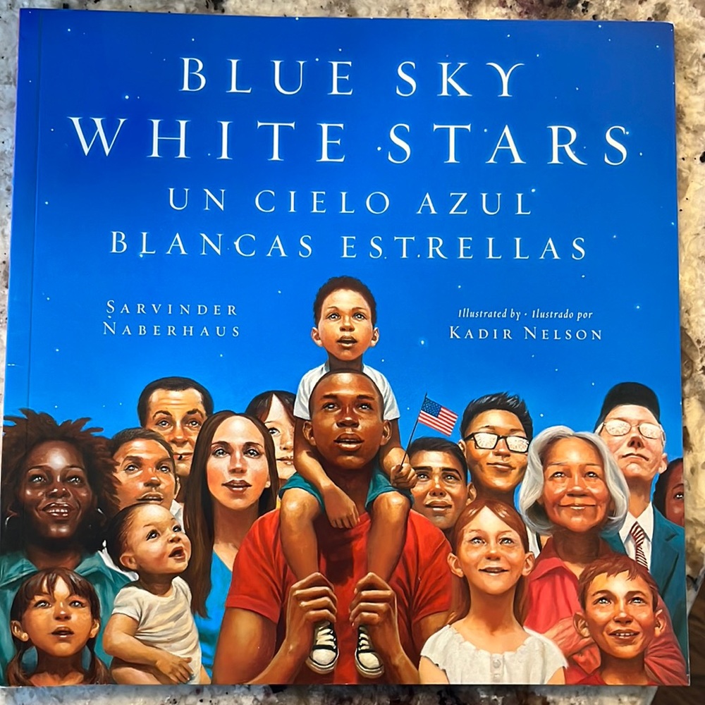 Children’s book bilingual blue sky, white stars great condition